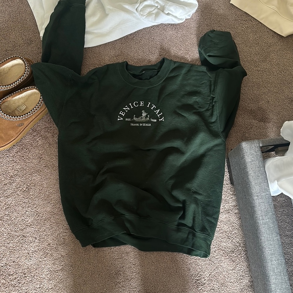 dark green Venice Italy crewneck.